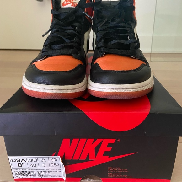 Jordan 1 Retro High
Satin Shattered Backboard (W) - Picture 2 of 4